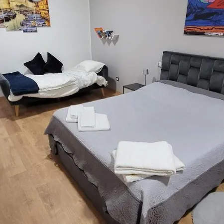 Luxury 23 *